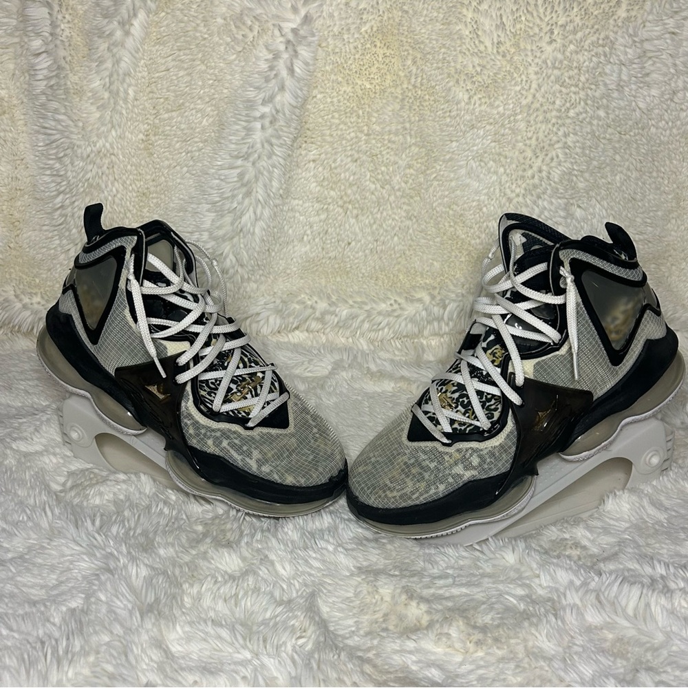 Nike Lebron high top 19s!! Size 11 - no box - BASKETBALL SHOES